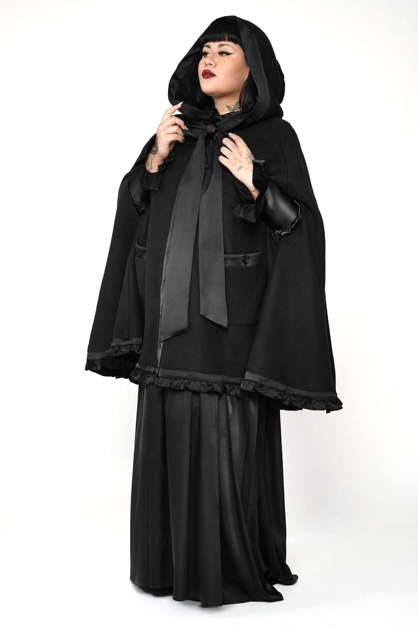 The Elizabeth Cloak - Black