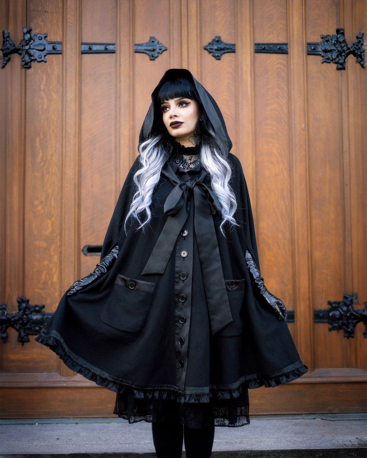 The Elizabeth Cloak - Black