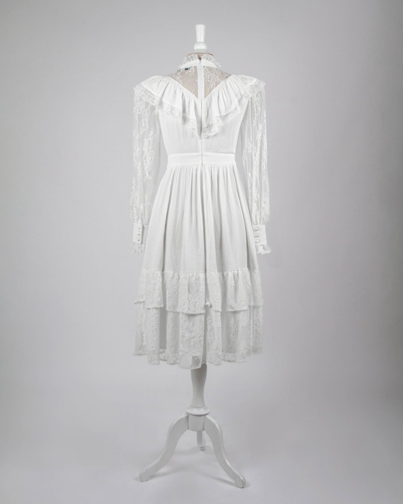 The Dahlia - Ivory