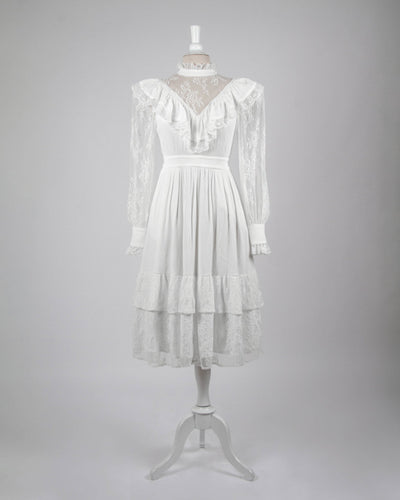 The Dahlia - Ivory